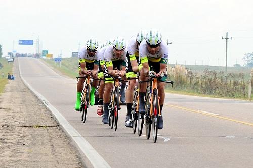 Equipe da Funvic/São José dos Campos / Foto: Luis Claudio Antunes/Bike76